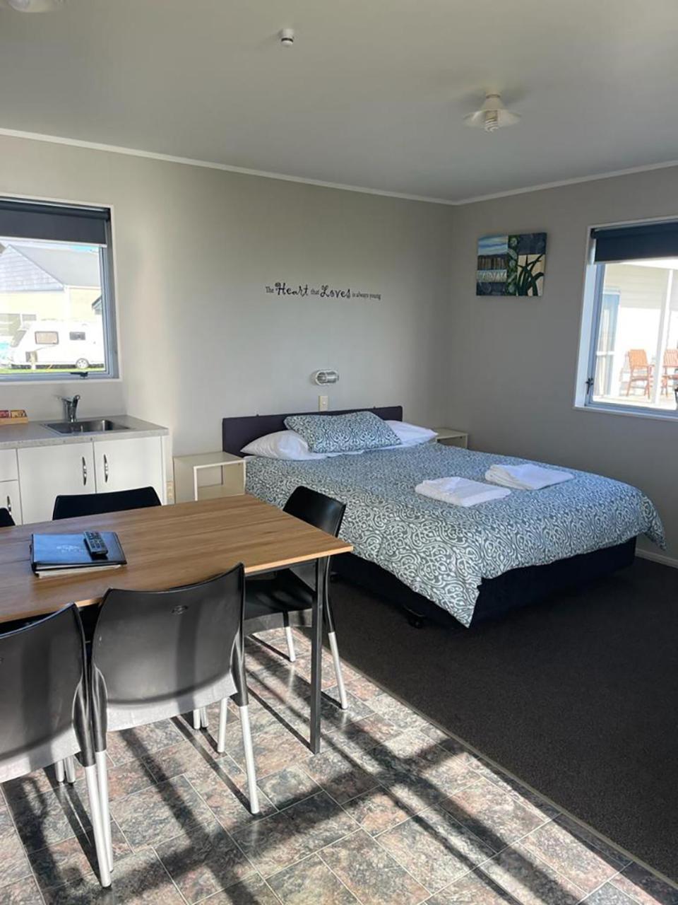 Belt Road Seaside Holiday Park New Plymouth Exterior photo